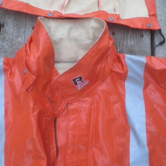 Hi-Vis Flame Gard Utili-Gard Flame Resistant Waterproof Jacket - Size S/M. - Picture 5 of 14
